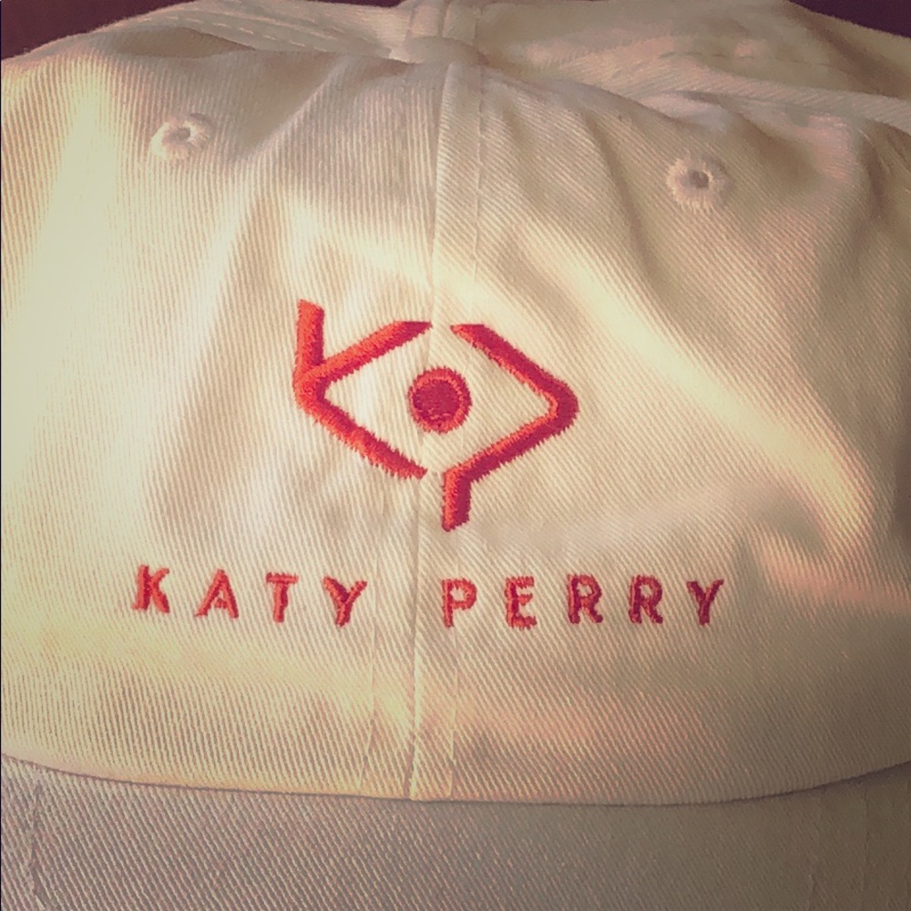 Katy Perry white baseball cap